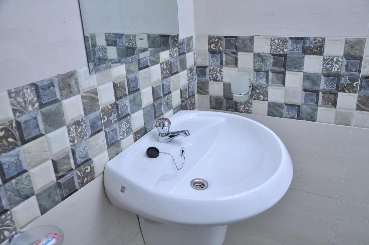 Golden View Hotel Ibanda מראה חיצוני תמונה