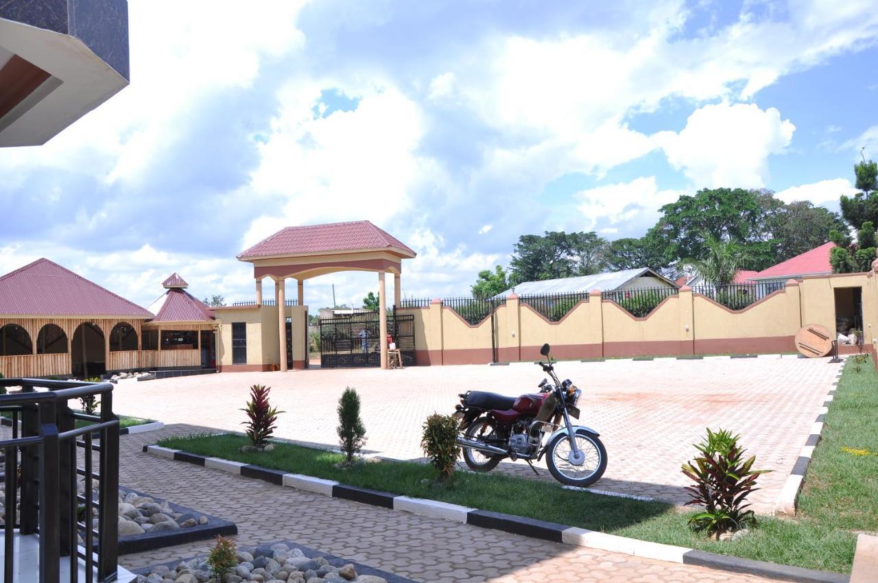 Golden View Hotel Ibanda מראה חיצוני תמונה