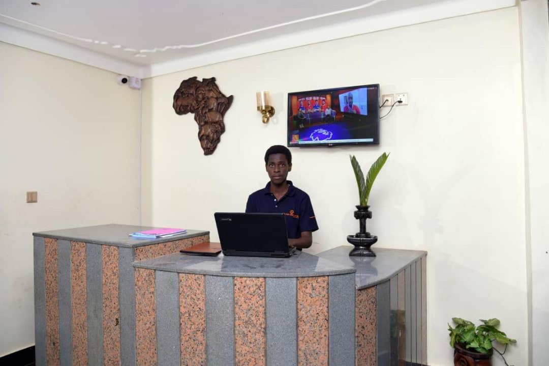 Golden View Hotel Ibanda מראה חיצוני תמונה