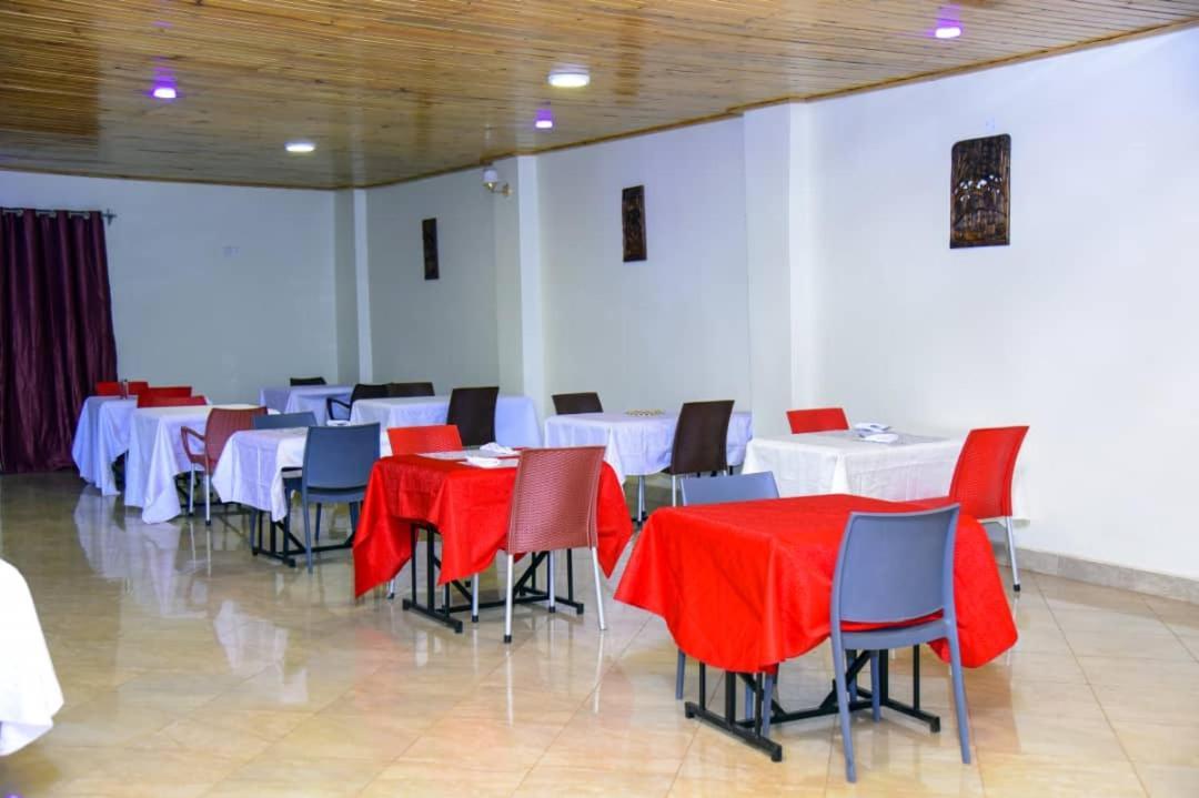 Golden View Hotel Ibanda מראה חיצוני תמונה