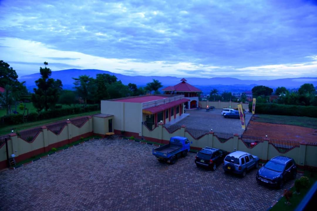 Golden View Hotel Ibanda מראה חיצוני תמונה